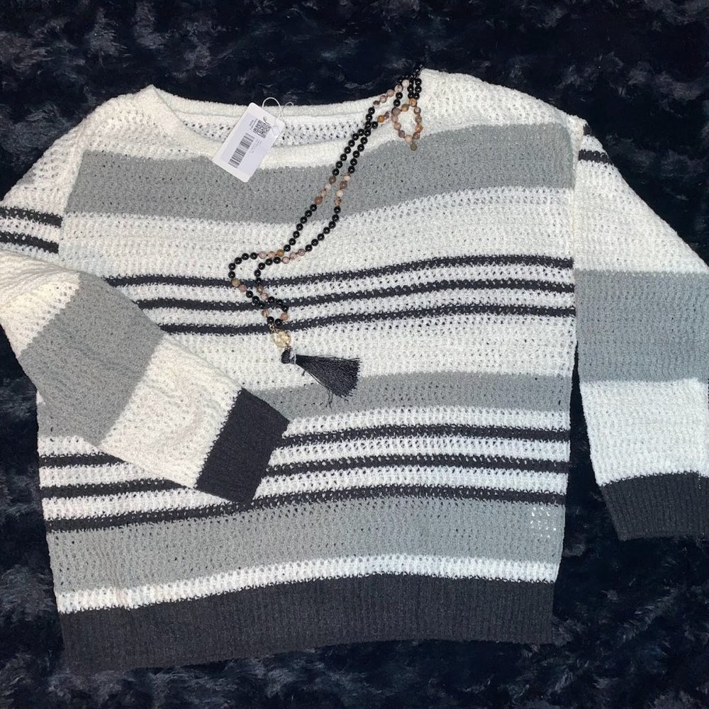 Lightweight Crew Neck Black‎ Grey White Sweater (unbranded)